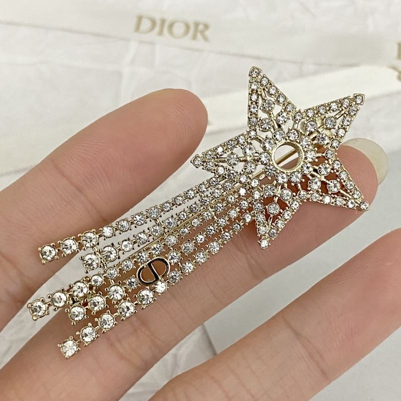 chr1st1an D10r brooches